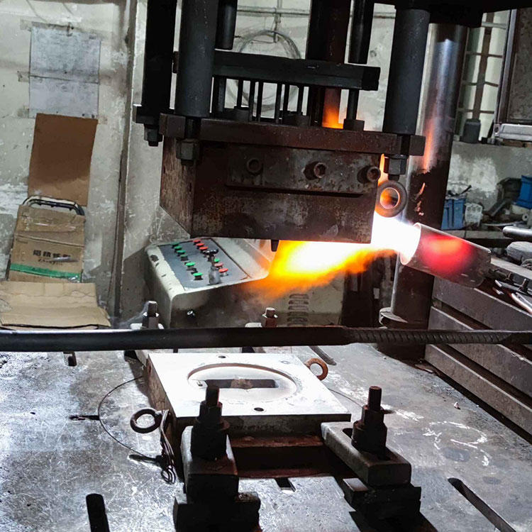 Comment le moulage sous pression à basse pression améliore-t-il la production de métal ?